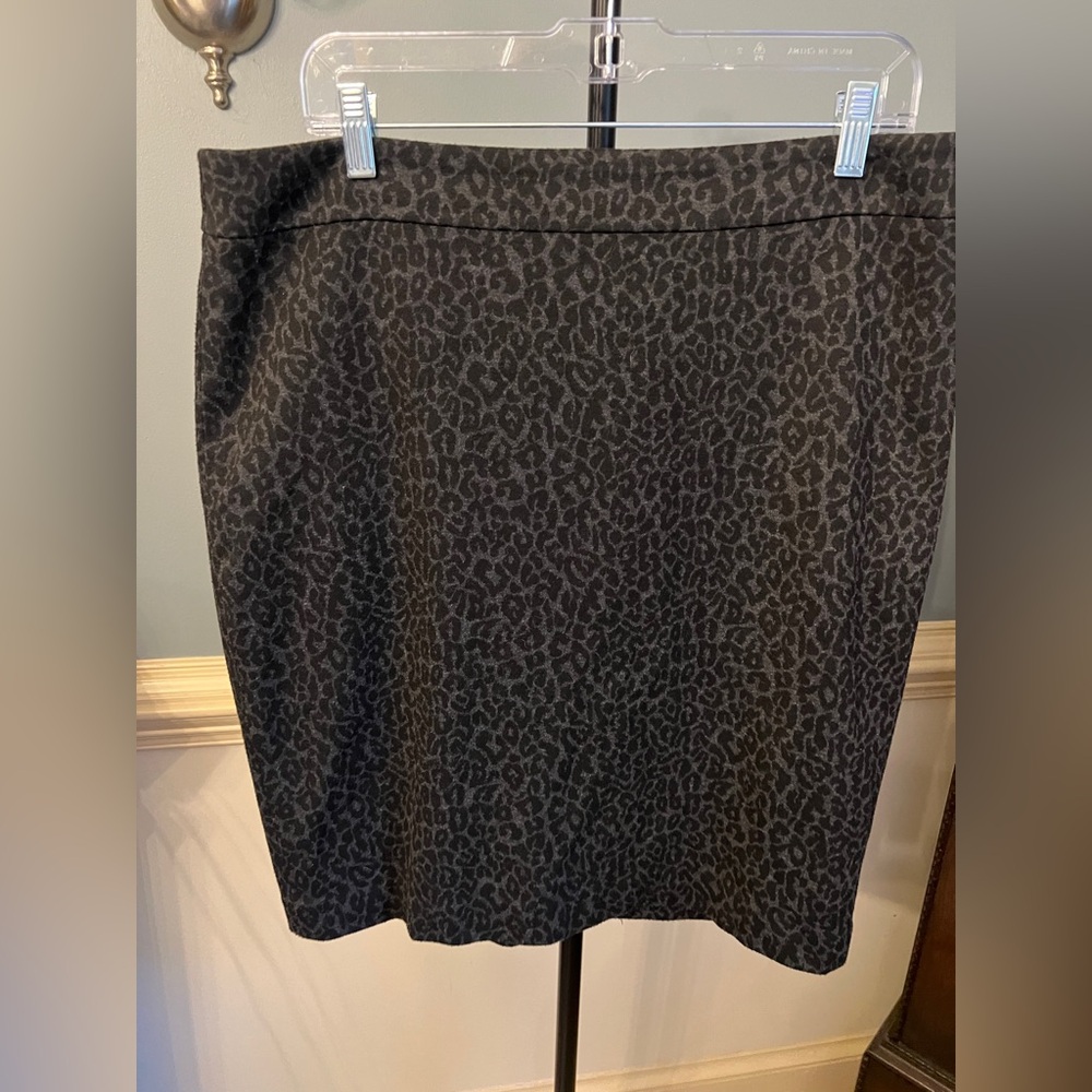 LOFT Black and Gray Animal‎ Print Pencil Skirt size 14